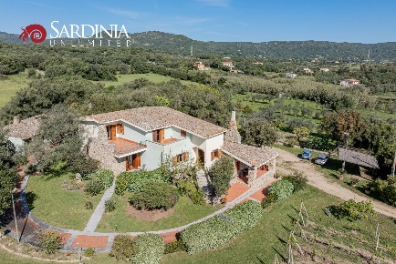 Foto Villa unifamiliare a Olbia Santa Mariedda con 9 locali in vendita