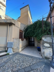 Foto Appartamento in Via Salita Santa Barbara 2, Messina di 100 m²