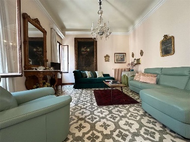 Foto Appartamento in Campo Santo Stefano, Venezia San Marco di 99 m²