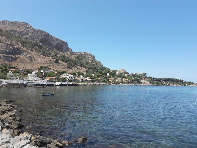 Foto Villa bifamiliare a Palermo Sferracavallo - Barcarello di 230 m²