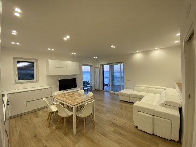 Foto Appartamento in via per capocolonna, Crotone di 90 m² con 4 locali