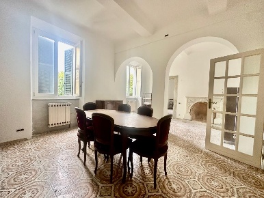 Foto Appartamento a Carrara Centro di 70 m² con 4 locali in vendita