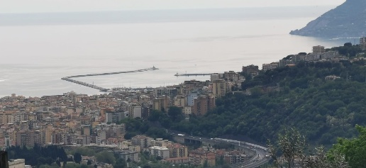 Foto Villa unifamiliare in via casa russo 30, Salerno di 500 m² in vendita