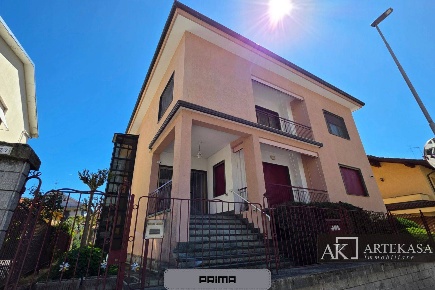Foto Villa bifamiliare in Via Lagrange, Novara San Paolo di 500 m²