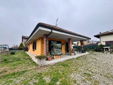 Foto Villa singola a Alessandria Cabanette di 180 m² con 5 locali