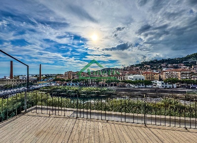 Foto Appartamento in via Foce, Imperia Oneglia di 120 m² con 4 locali