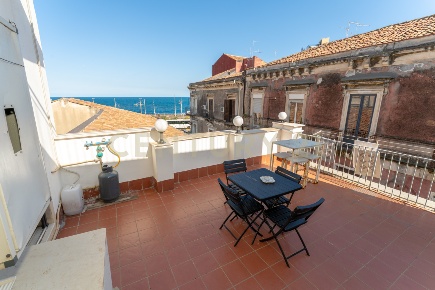 Foto Appartamento in Via Famà 18, Catania Centro Storico di 150 m²