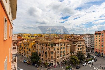 Foto Appartamento in Via Magna Grecia 117, Roma Re di Roma di 175 m²
