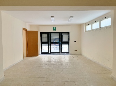 Foto Magazzino a Catanzaro Stadio - Pontepiccolo di 600 m² con 9 locali