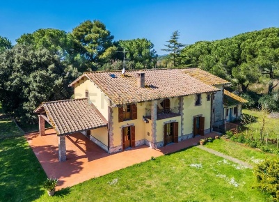 Foto Rustico in Strada del Bottegone, Grosseto Braccagni di 360 m²