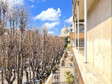 Foto Appartamento in Via della Fisica, Roma Eur di 155 m² con 5 locali