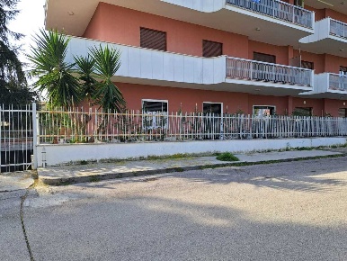 Foto Appartamento in Via Aterno 19, Lanciano Centro di 143 m² con 7 locali