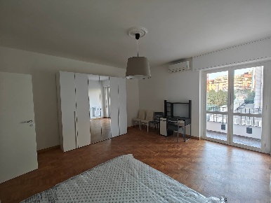 Foto Appartamento in Via Andrea Maffei, Milano Montenero di 110 m²