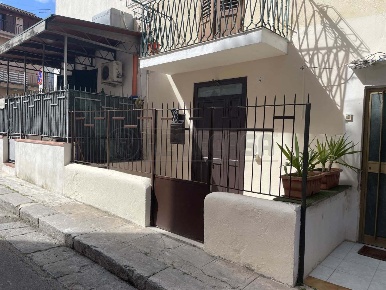 Foto Appartamento in Via Mercadante 4, Palermo di 60 m² con 2 locali