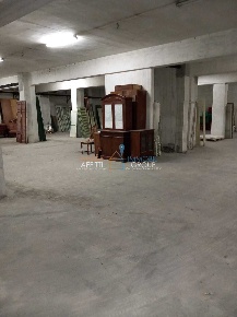 Foto Magazzino in Via Pietro Tacca 1, Carrara Centro di 344 m² con 1 locali