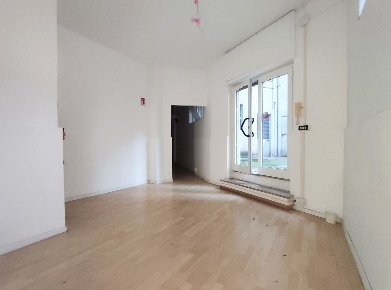 Foto Magazzino in Via Passo del Furlo 31, Roma Città Giardino di 120 m²