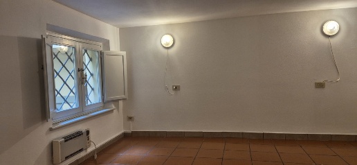 Foto Magazzino in via San Cristoforo 28, Modena Centro Storico di 21 m²