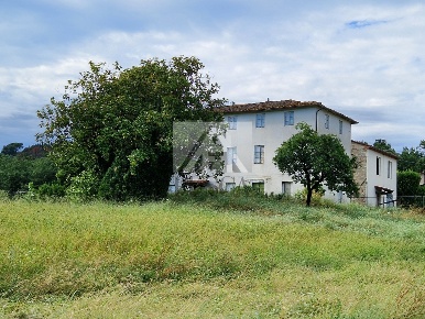Foto Rustico in Traversa V Via della Pieve Santo Stefano, Lucca di 380 m²