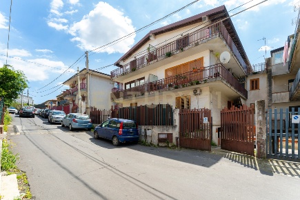Foto Magazzino in Via Antonio de Curtis 27, Misterbianco Centro di 230 m²