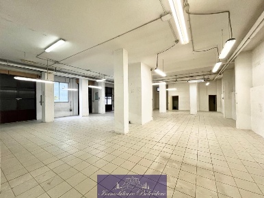 Foto Magazzino in Piazza Mascagni, Firenze Novoli di 310 m² con 1 locali