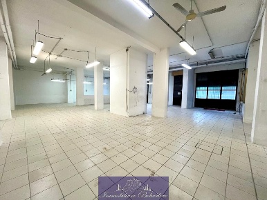 Foto Magazzino in Piazza Mascagni, Firenze Novoli di 310 m² con 1 locali