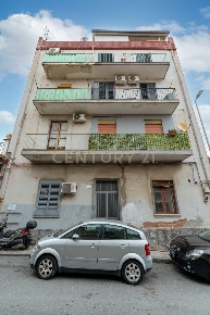 Foto Appartamento in Via Wrzì 128, Catania Picanello di 75 m² con 2 locali