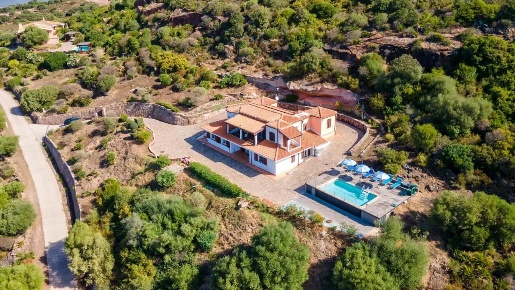 Foto Villa unifamiliare a Alghero Mercede, Calabona di 277 m² con 12 locali