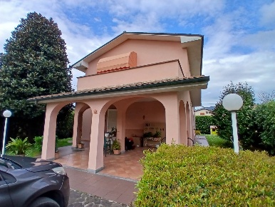 Foto Villa unifamiliare in Via di Mezzo II, Lucca Maggiano - San Macario