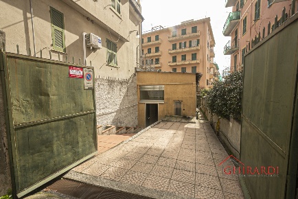 Foto Magazzino in VIA ANDREA DEL SARTO 46R, Genova Sestri Ponente di 90 m²