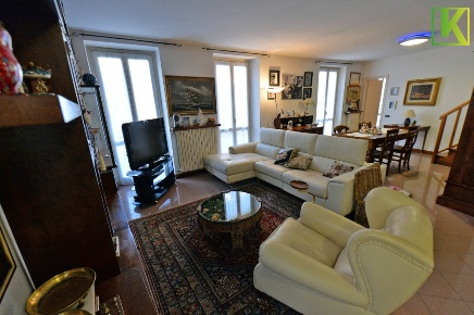 Foto Appartamento in Via Donizetti 9, Varese di 150 m² con 3 locali