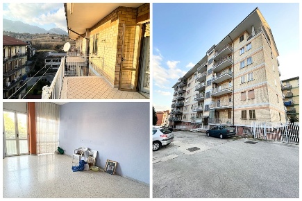 Foto Appartamento in via Annarumma, Avellino di 135 m² con 5 locali