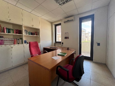 Foto Ufficio in Viale Ugo Foscolo  39, Lecce Santa Rosa di 138 m²