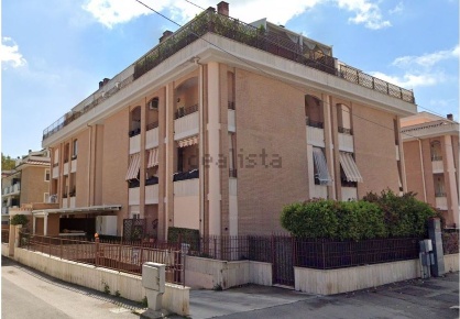 Foto Appartamento in VIA SELE 2, Latina di 100 m² con 5 locali in aste