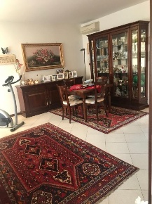 Foto Villa unifamiliare in Via Rossini, Rovigo di 210 m² con 7 locali