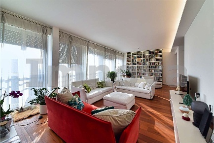 Foto Appartamento in Galleria J. F. Kennedy  10, Seregno di 300 m²