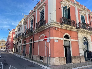 Foto Magazzino in Via Cavour 56, Brindisi Centro Storico di 60 m²