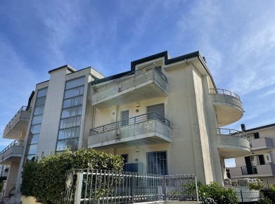Foto Appartamento in Via jadevaia, Caserta di 122 m² con 4 locali