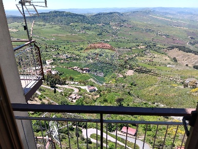 Foto Appartamento in Via Libertà, Enna Centro di 153 m² con 7 locali