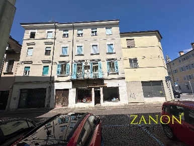 Foto Appartamento in Via Rabatta, Gorizia Centro di 100 m² con 5 locali