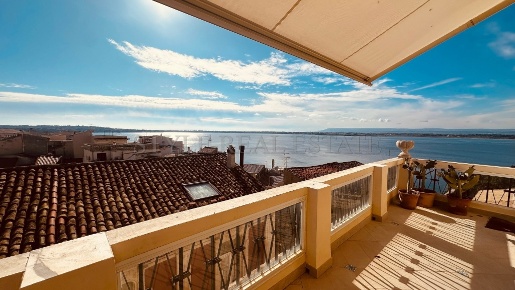 Foto Appartamento in LARGO FONTE ARETUSA, Siracusa di 165 m² con 5 locali