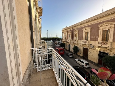 Foto Appartamento in Via dei Mille, Siracusa di 198 m² con 5 locali