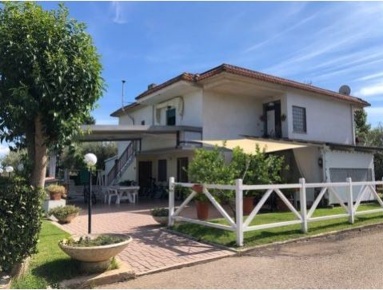 Foto Villa unifamiliare in Strada Pontina km 78.500, Latina di 163 m²