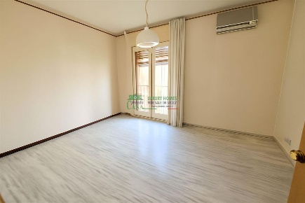 Foto Appartamento in Via Risorgimento, Ragusa Centro di 186 m² con 6 locali
