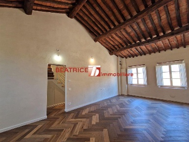 Foto Attico in VIA S. GIORGIO, Lucca Piazza Napoleone - San Michele