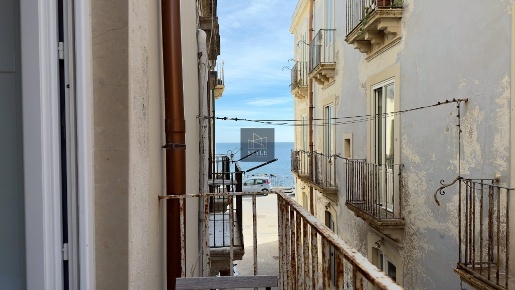 Foto Appartamento in Vicolo Terzo alla Mastrarua, Siracusa di 140 m²