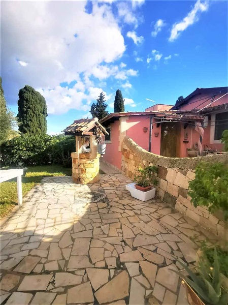casa indipendente in vendita ad Avola in zona Gallina