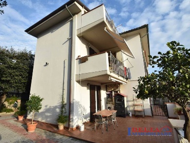Foto Villa unifamiliare a Rosignano Marittimo Rosignano Solvay di 300 m²