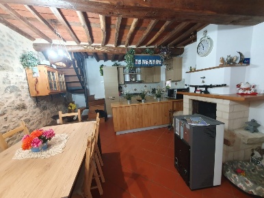 Foto Appartamento a Camaiore di 104 m² con 4 locali in vendita