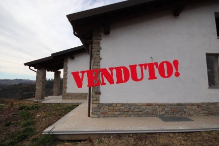 Foto Villa unifamiliare a Alba Centro di 140 m² con 4 locali in vendita