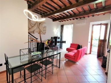 Foto Villa unifamiliare a Camaiore di 200 m² con 9 locali in vendita